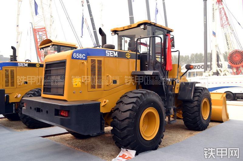 山工SEM658C装载机整机外观