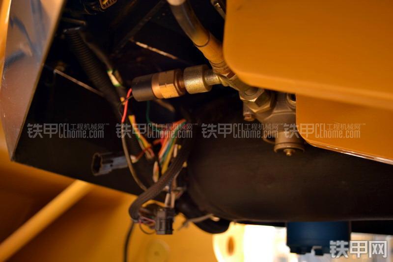 山工SEM658C装载机整机外观