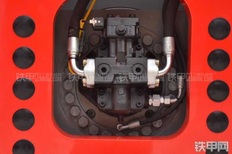 三一重工SSR260压路机局部