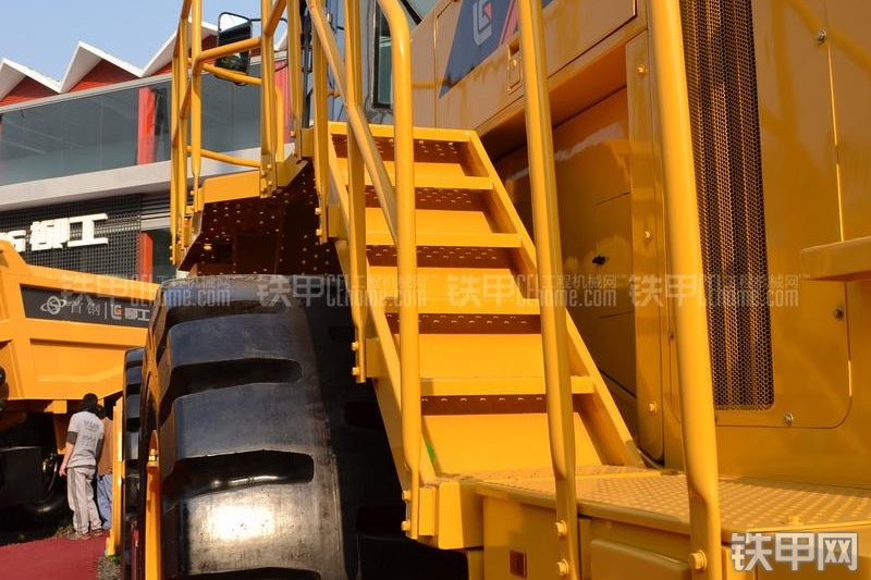 柳工CLG899III装载机局部