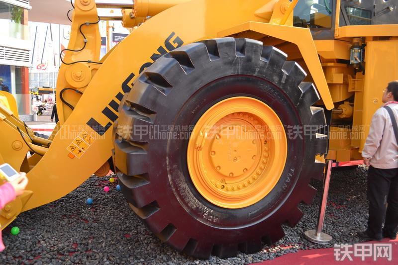 柳工CLG899III装载机局部