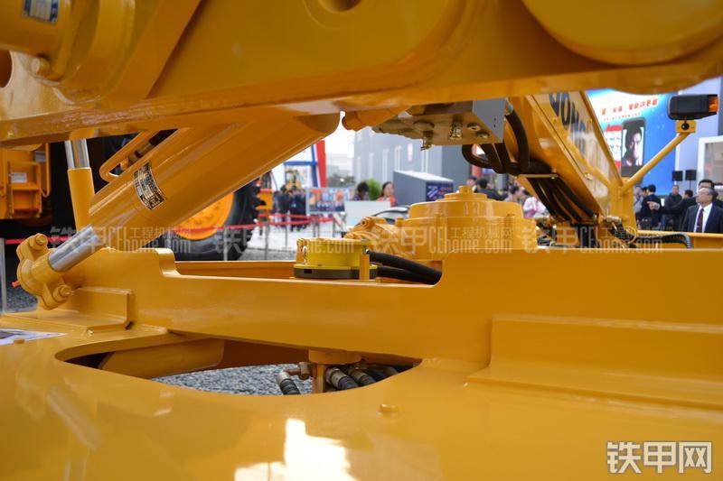 柳工CLG425III平地机整机外观