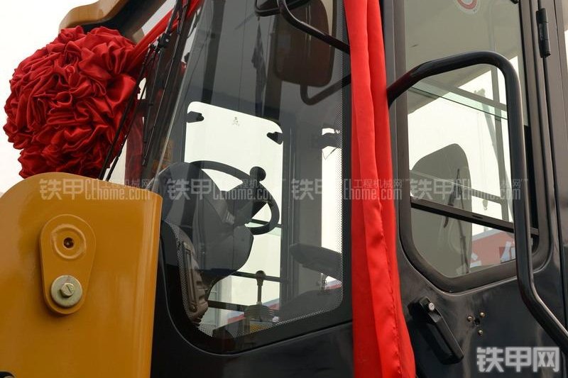 山工SEM658C装载机整机外观