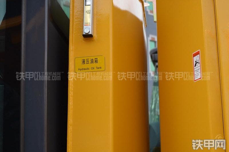 柳工CLG425III平地机整机外观