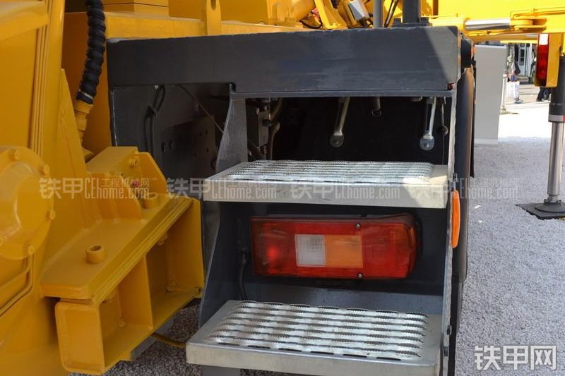 山推HJC5300THB-37沃尔沃泵车整机外观