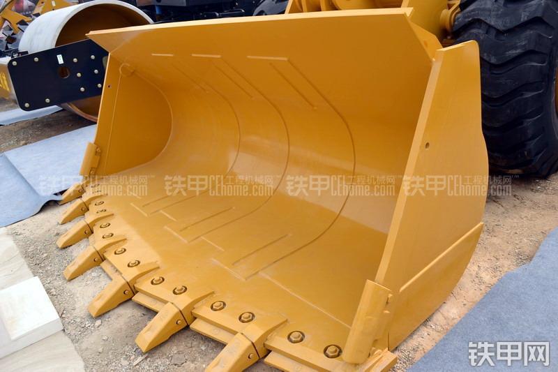 山工SEM658C装载机整机外观