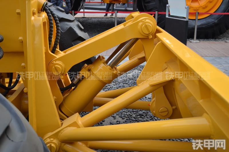 柳工CLG425III平地机整机外观