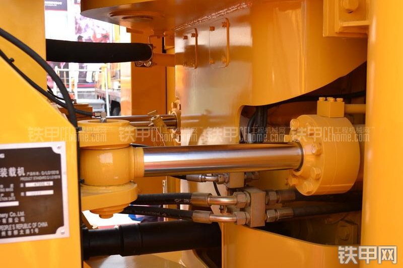 柳工CLG899III装载机局部