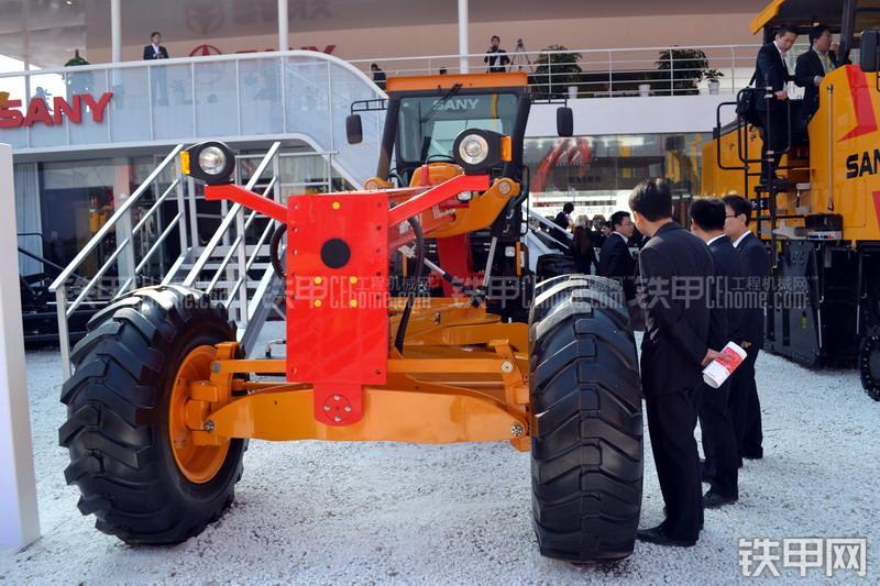 三一重工SHG190全液压平地机整机外观