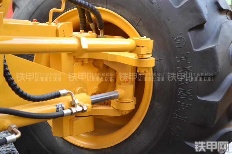 柳工CLG425III平地机整机外观