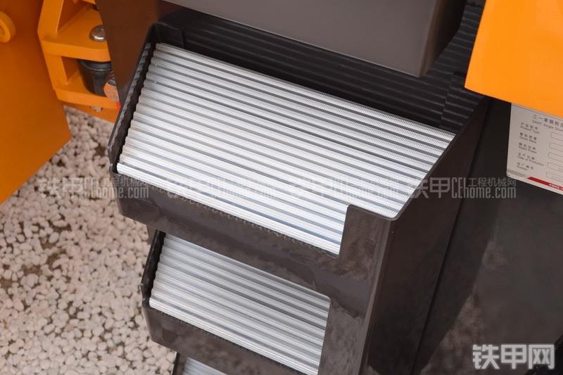 三一重工SSR260压路机局部