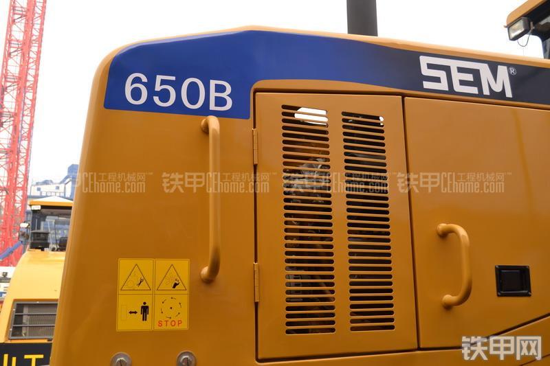 山工SEM650B装载机局部