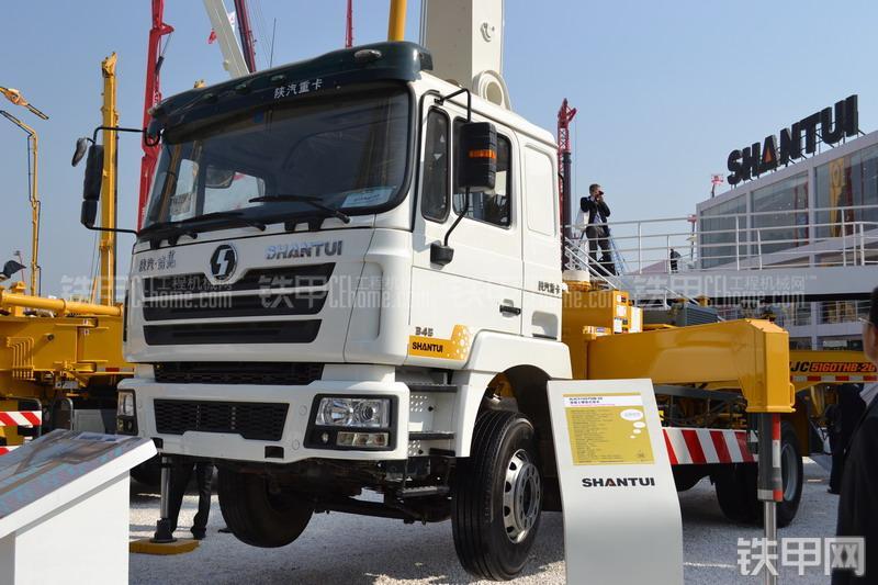 山推HJC5160THB-26陕汽泵车局部