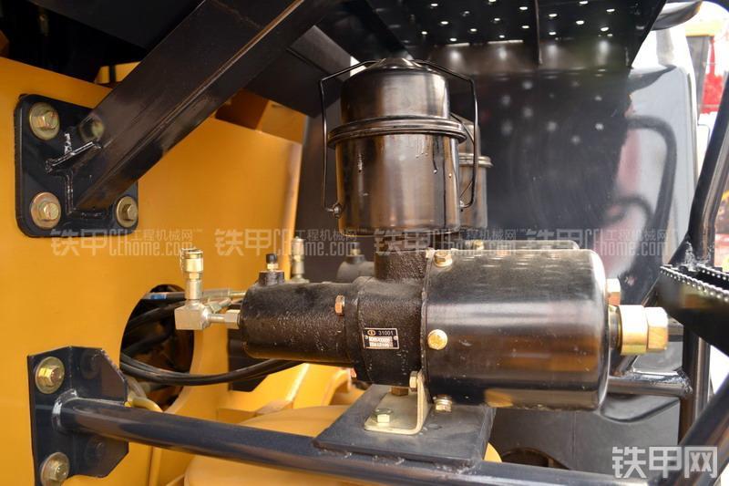 山工SEM658C装载机整机外观