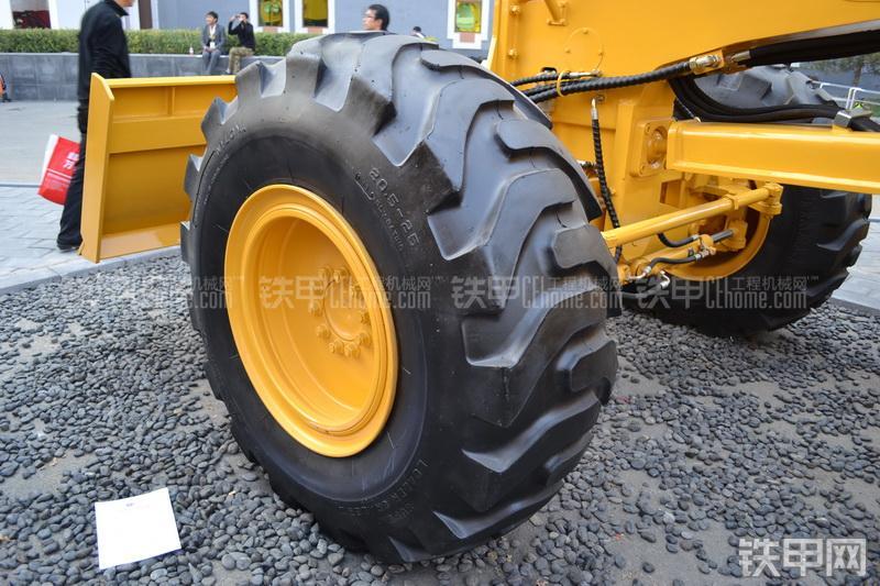 柳工CLG425III平地机整机外观