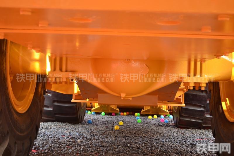 柳工CLG899III装载机局部