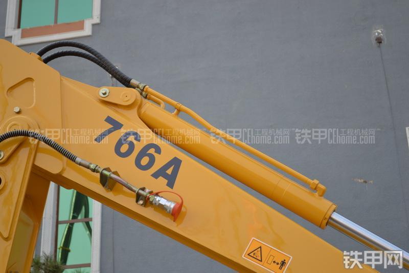 柳工CLG766A挖掘装载机整机外观