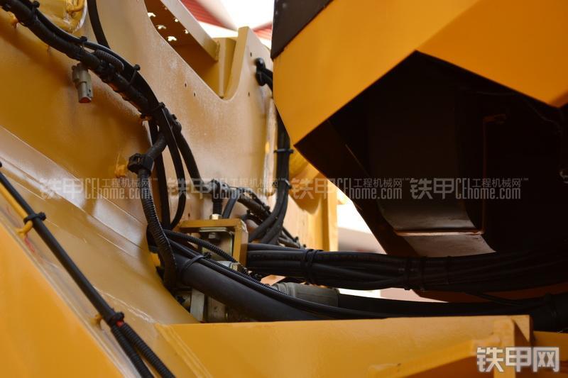 柳工CLG899III装载机局部