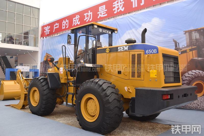 山工SEM650B装载机整机外观