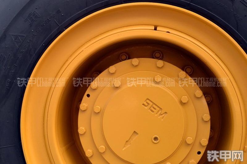 山工SEM660B装载机整机外观