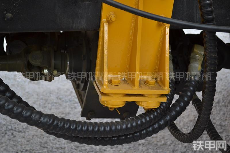 山推HJC5160THB-26陕汽泵车局部