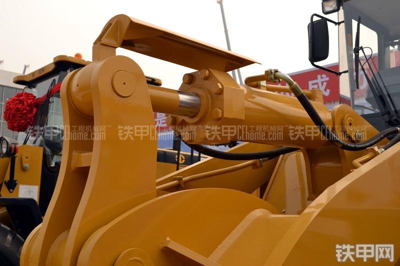 山工SEM660B装载机整机外观