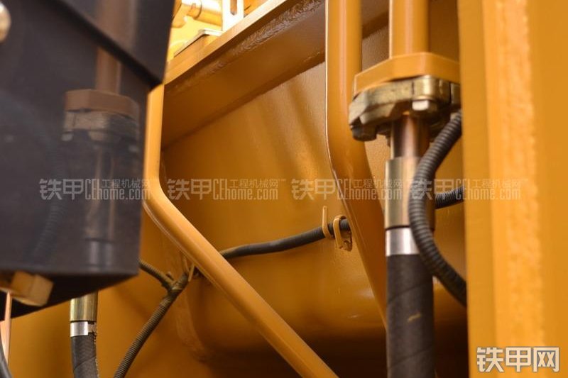 山工SEM650B装载机局部