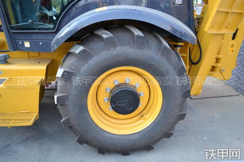 柳工CLG766A挖掘装载机整机外观