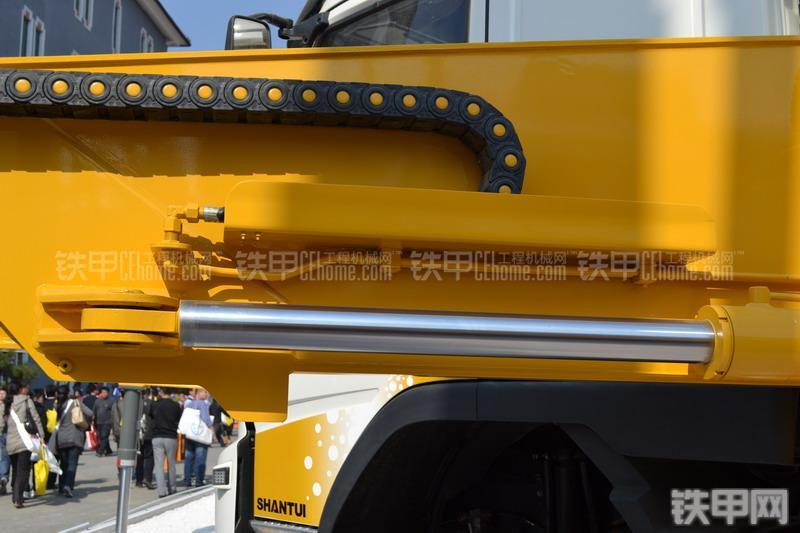 山推HJC5300THB-37沃尔沃泵车整机外观