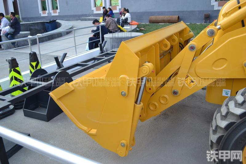 柳工CLG766A挖掘装载机整机外观