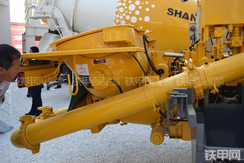 山推HJC5160THB-26陕汽泵车局部