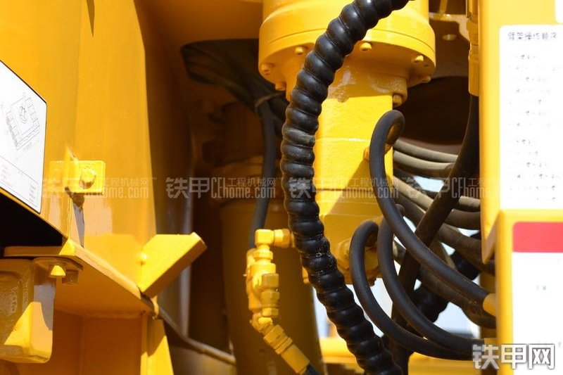 山推HJC5160THB-26陕汽泵车局部