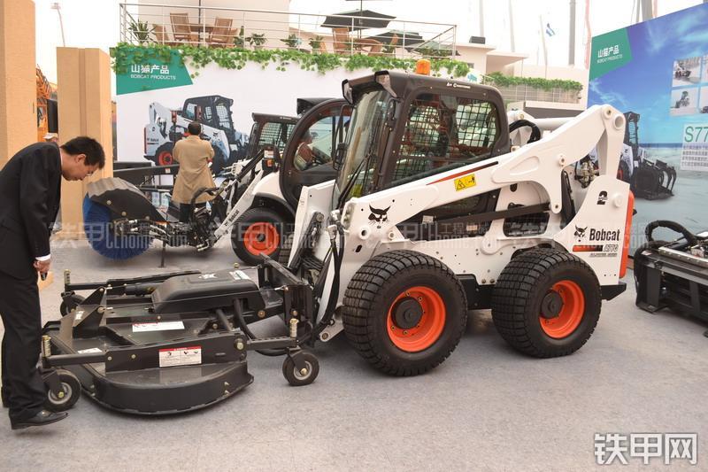 山猫A770四轮转向滑移装载机整机外观