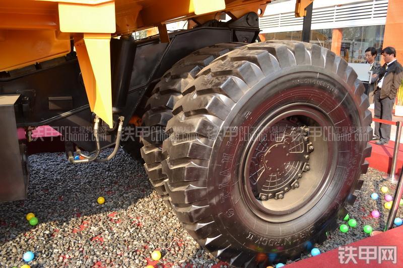 首钢重汽SGA3722非公路自卸车整机外观