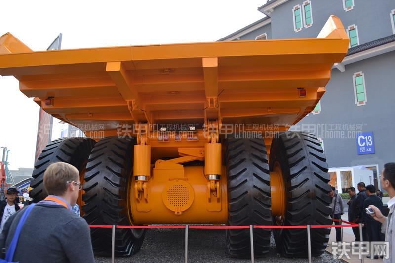 首钢重汽SGE190AC非公路自卸车整机外观