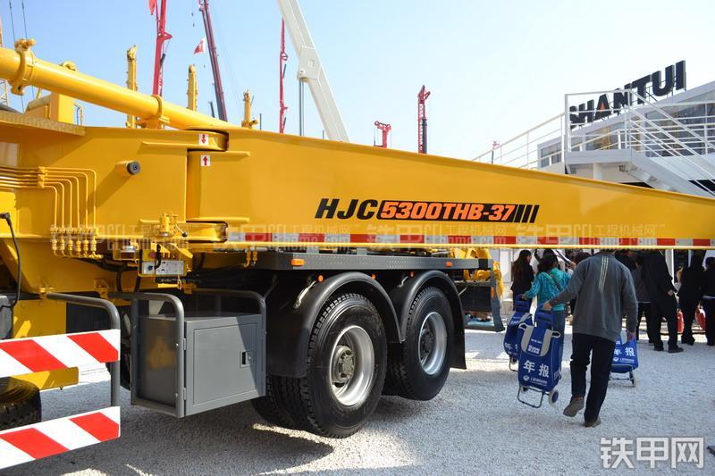 山推HJC5300THB-37沃尔沃泵车整机外观