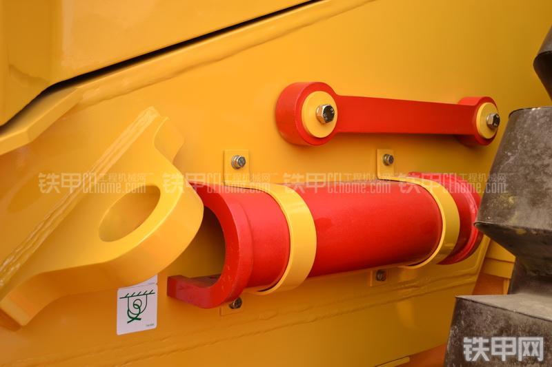 柳工CLG899III装载机局部