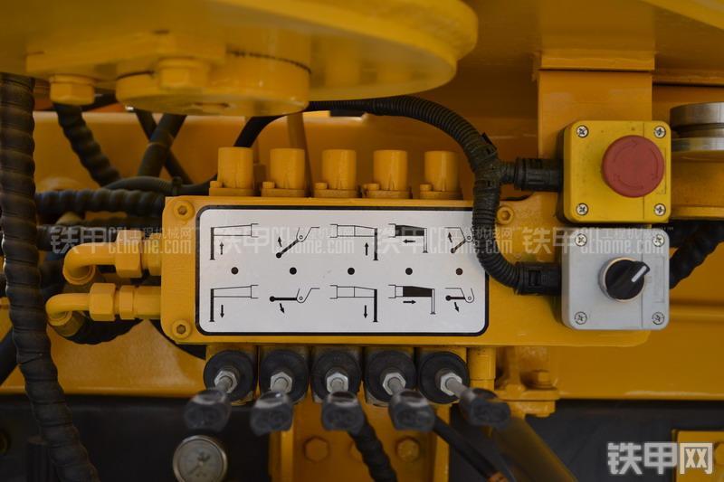 山推HJC5300THB-37沃尔沃泵车整机外观