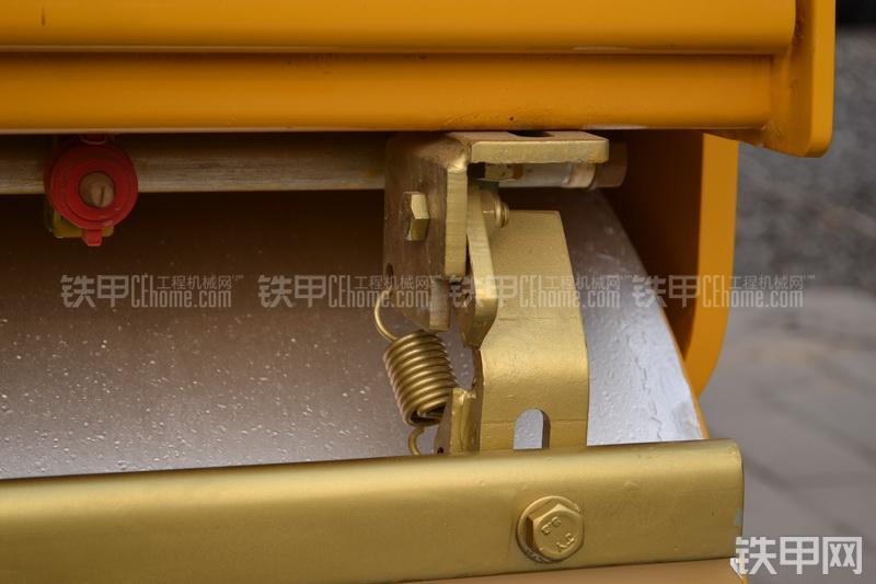 柳工CLG6024压路机整机外观