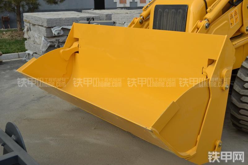 柳工CLG766A挖掘装载机整机外观