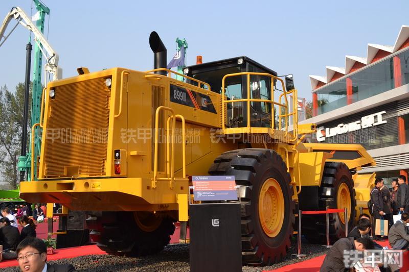 柳工CLG899III装载机整机外观