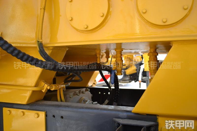 山推HJC5300THB-37沃尔沃泵车整机外观