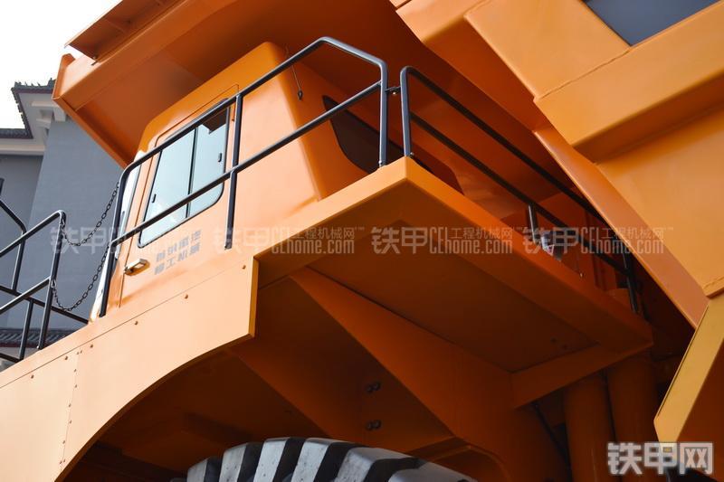 首钢重汽SGE190AC非公路自卸车整机外观