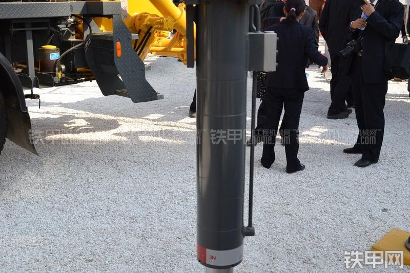 山推HJC5300THB-37沃尔沃泵车整机外观