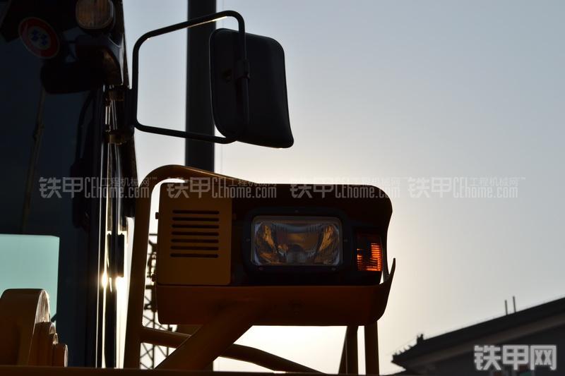 柳工CLG899III装载机局部