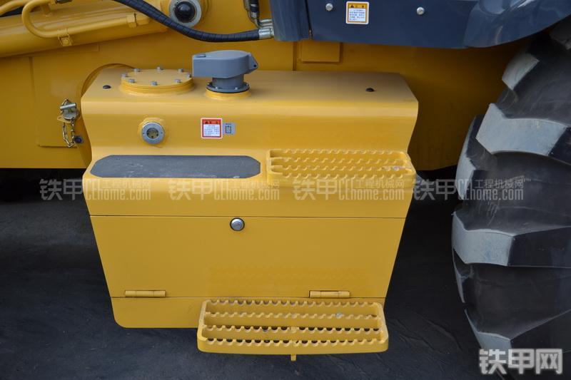 柳工CLG766A挖掘装载机整机外观