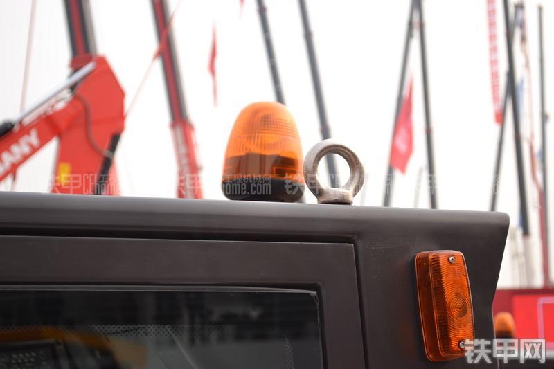 三一重工SSR260压路机局部