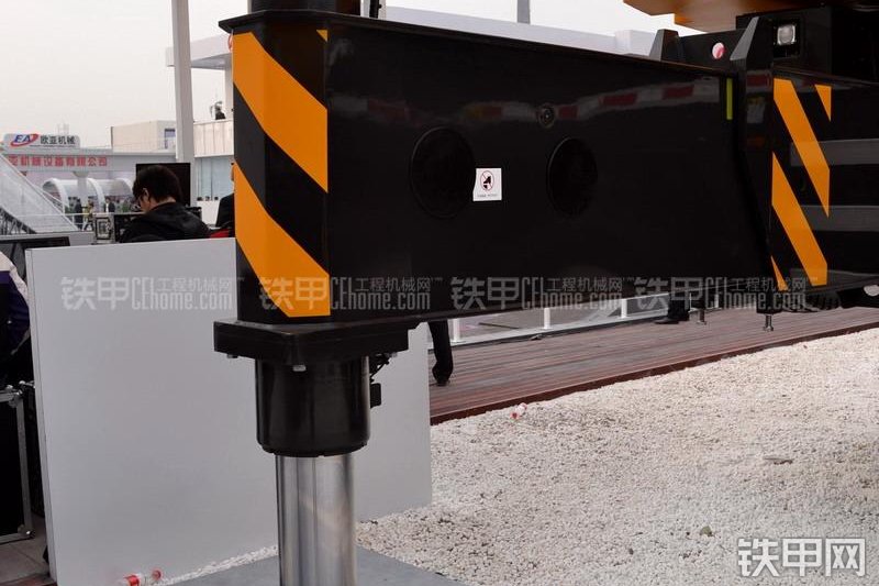 三一重工SAC2200起重机整机外观