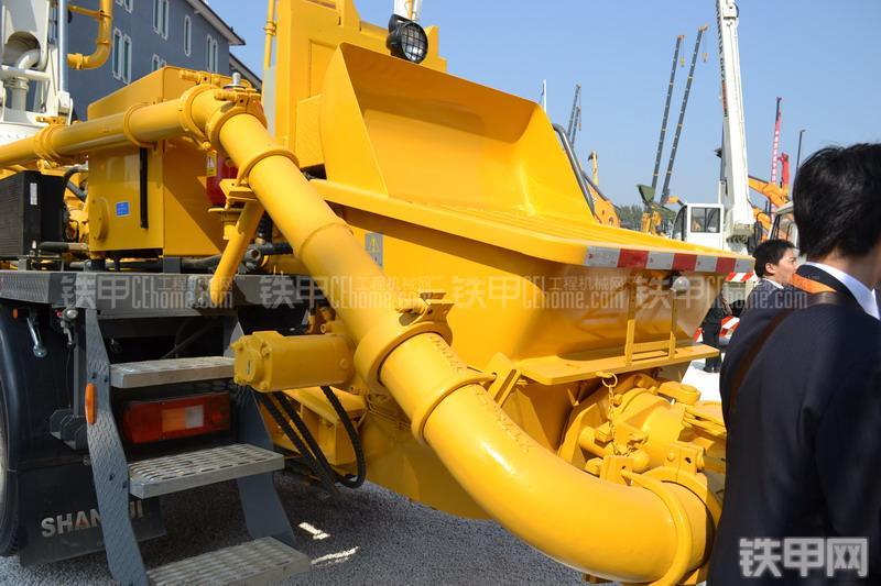 山推HJC5300THB-37沃尔沃泵车整机外观