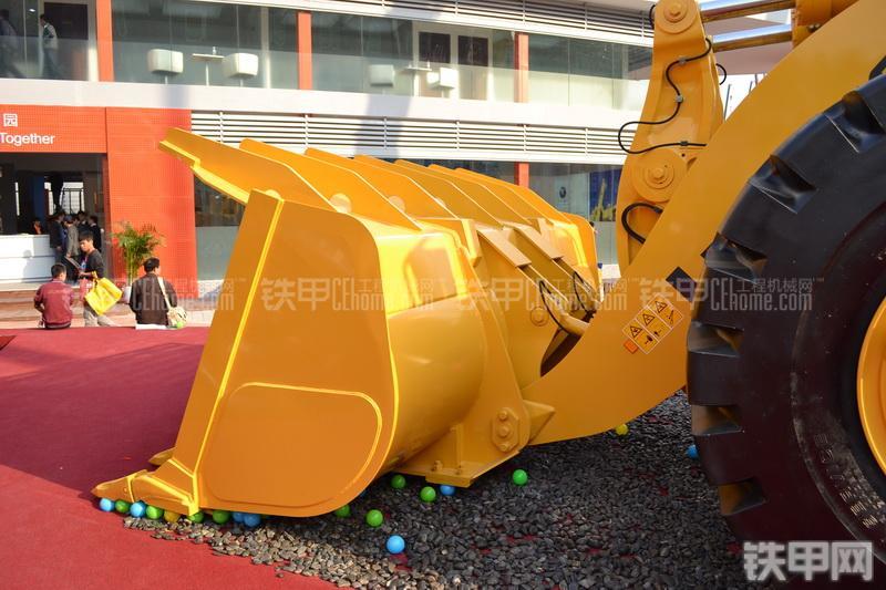 柳工CLG899III装载机局部